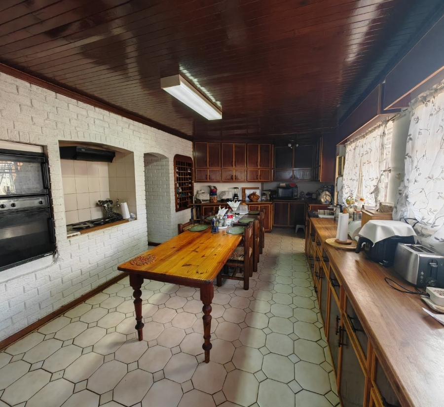 6 Bedroom Property for Sale in Heuwelsig Free State